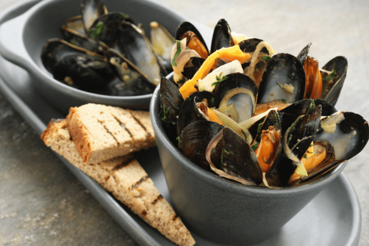 Curried Mussels, Sweet Potato, Leeks & Grilled Rye - Oliver Kay